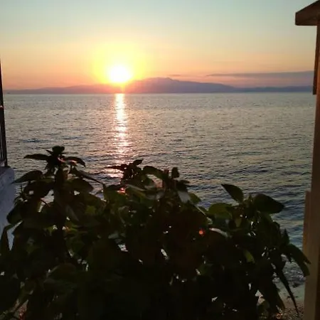 Semesterbostad Julie's Hermes House *