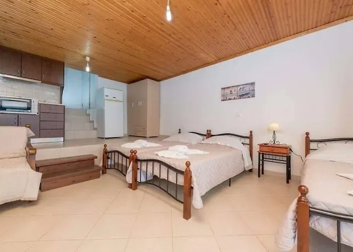 Julie's Hermes House בית נופש